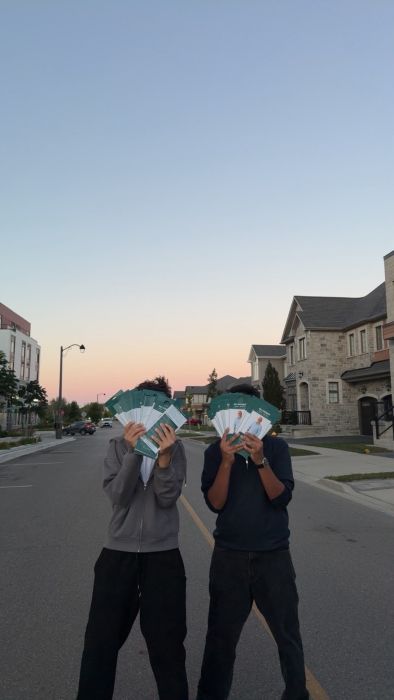 The amazing volunteers having fun distributing my flyers :)